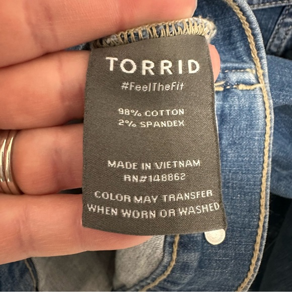 Torrid Denim Jacket Blue Button-Up Jean Jacket Silver Buttons Pockets NWT 2X - Picture 5 of 6